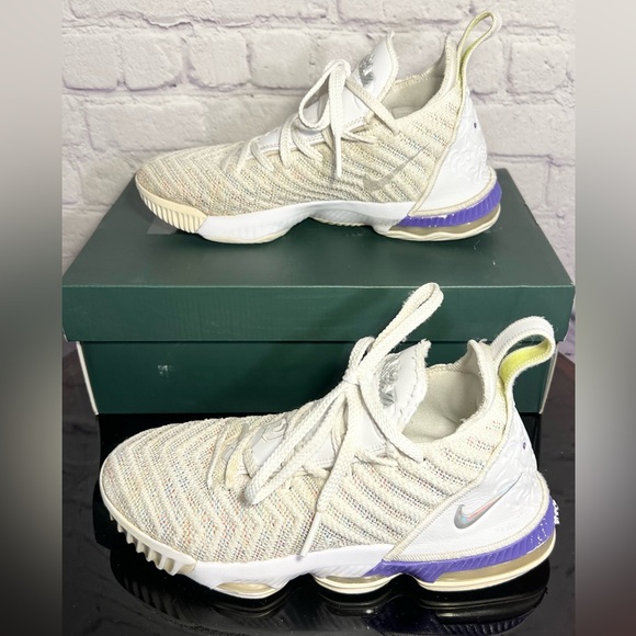 Nike LeBron XVI 16 Buzz Lightyear Mid. In Original Box. AQ2465-102. Size 4.5Y - Picture 3 of 16
